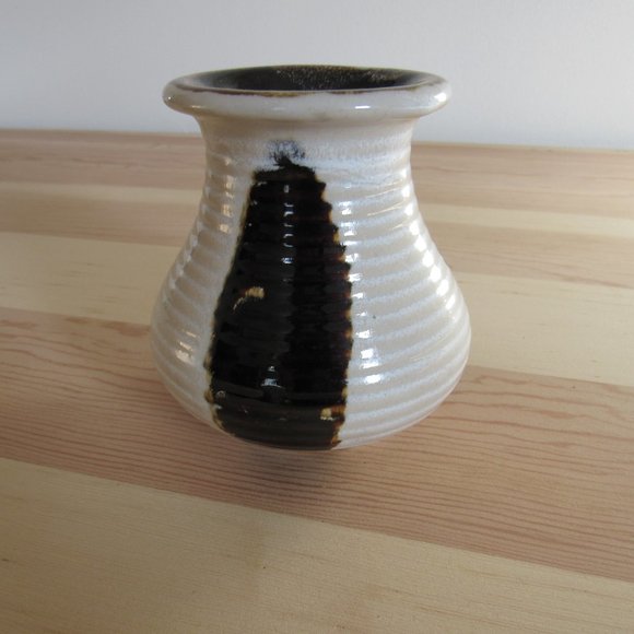 Lemax Shiwan Handmade Pottery Vase Ribbed Abstract Minimalist Brown Cream - Picture 3 of 7